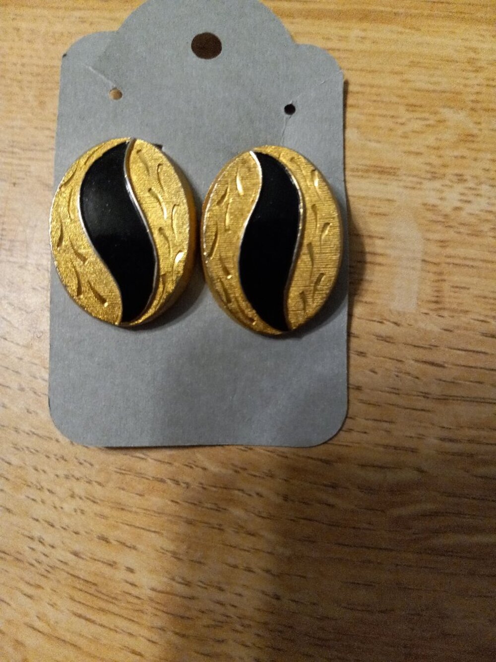 VINTAGE Sign Kramer Carved Gold Tone & Black Enamel Clip earrings